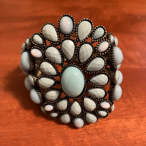 Western Style Stretch Bracelet - Picture 2 of 3